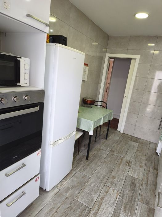 Alugo quarto para casal - Av.E.U.A., n°7