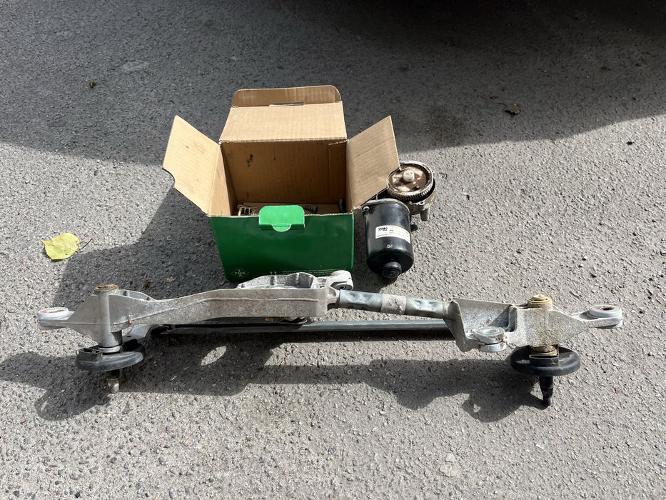 Трапеція і мотор для склоочисника Renault/Рено