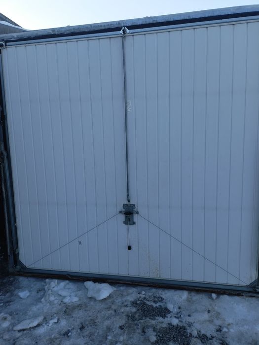 Brama garażowa uchylna ocieplana z napędem