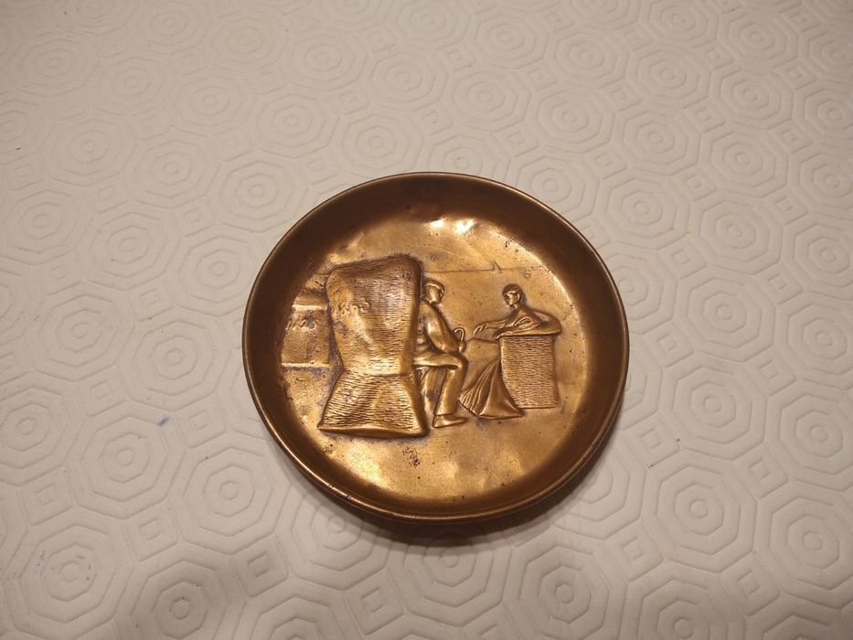 Prato em cobre, com 10 cm de diâmetro