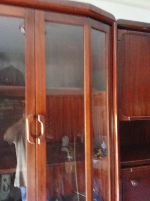Móvel de sala em cerejeira com 3m com estante porta em vidro e gavetas completamente novo 1300$ um frigorífico com 3meses100$