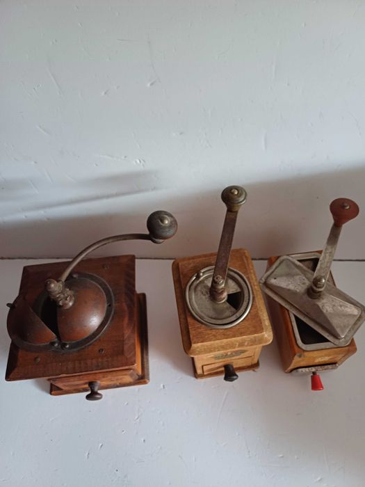 Moinhos de café antigos.