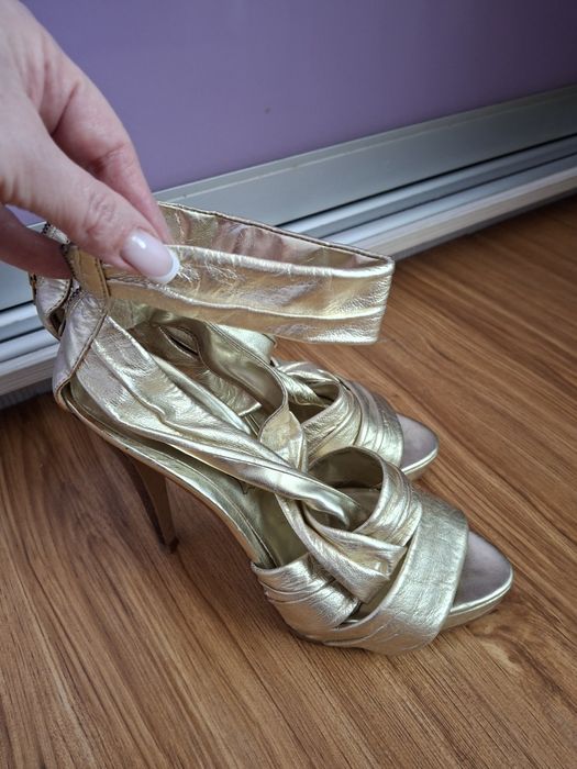 Босоніжки жіночі