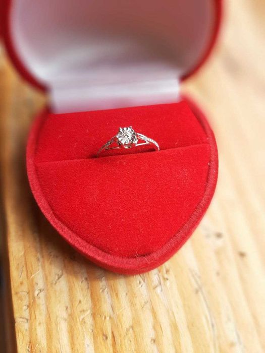 Біле золото, Каблучка з діамантами і топазом 16 розм. нова