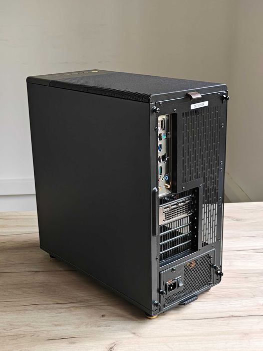 Intel Core i9-14900K / RTX 4070 Ti SUPER 16GB / 64GB DDR5 / SSD 3TB / Fractal North
