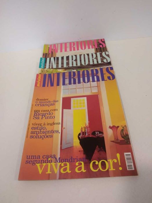 vários revistas de decoração interiores