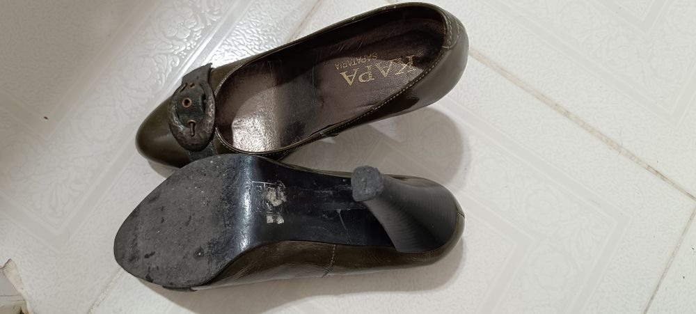 Sapatos de senhora cinza tamanho 35. Usado