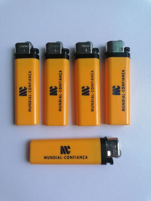 Conjunto de 5 isqueiros com publicidade à Companhia de Seguros Mundial
