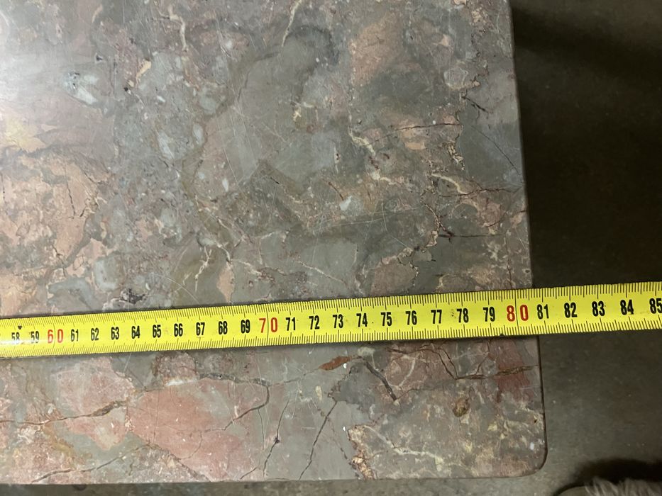 Mesa de centro antiga com tampo marmore