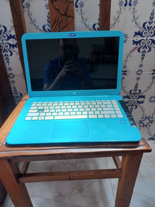 Portátil HP Stream 11, 2GB ram, 32GB disco, Linux - para peças