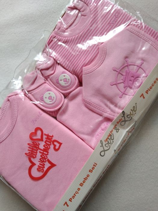 Wyprawka body kaftanik śpiochy śliniaczek buciki rękawiczki zestaw