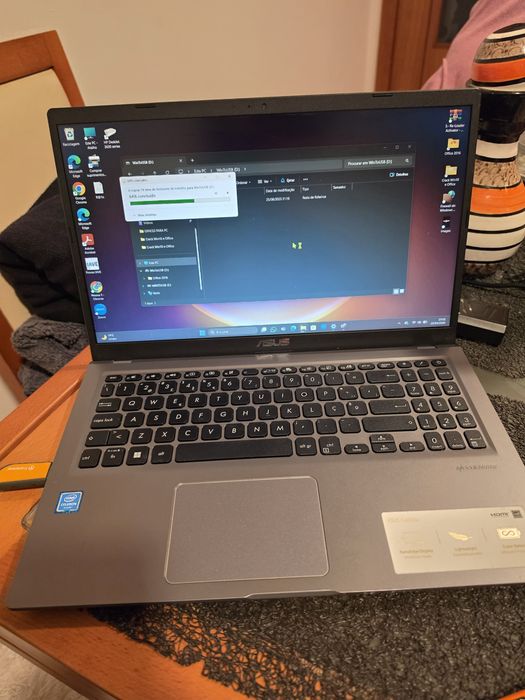 Portatil Asus Sónic Master SSD 256, 4GB ram windows 11