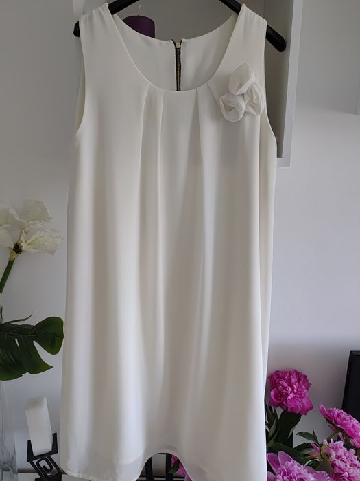 Elegancka  zwiewna sukienka kremowa