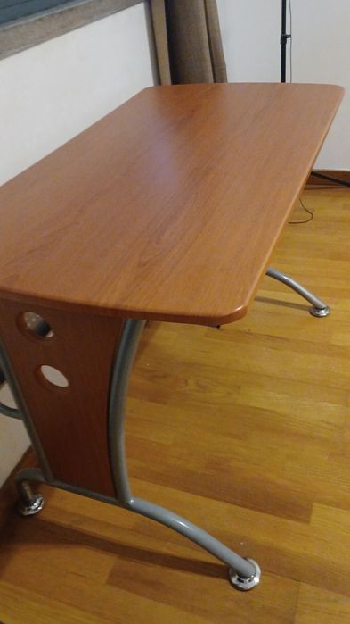 Conjunto de móveis de sala e secretária