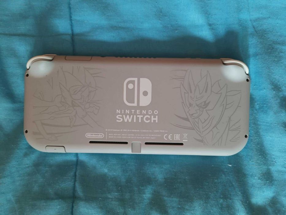 Nintendo Switch Lite (Pokemon Edição Limitada Sword & Shield)