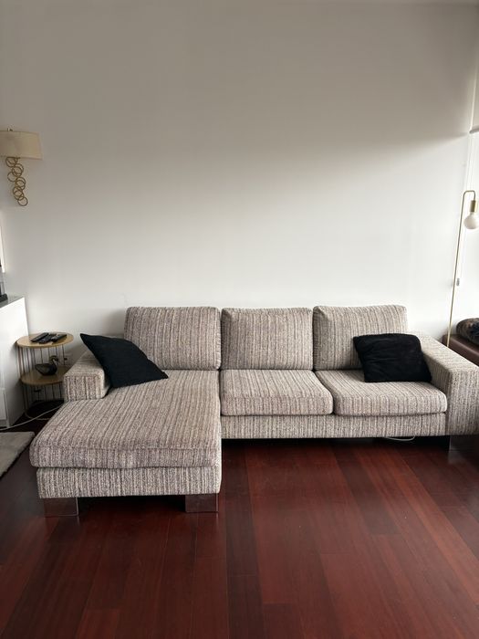 Sofá chaise long cinza