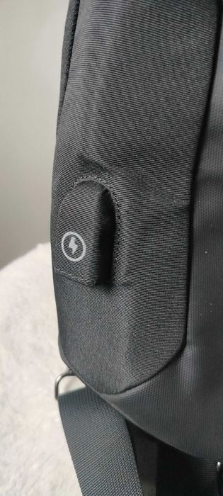 Plecak na jeno ramię Reverse z USB
