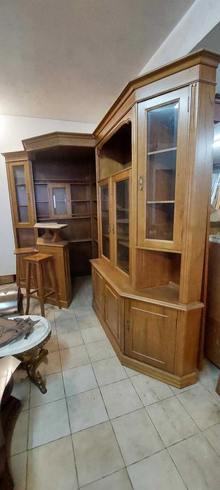 Móvel de bar com bancada e 2 bancos