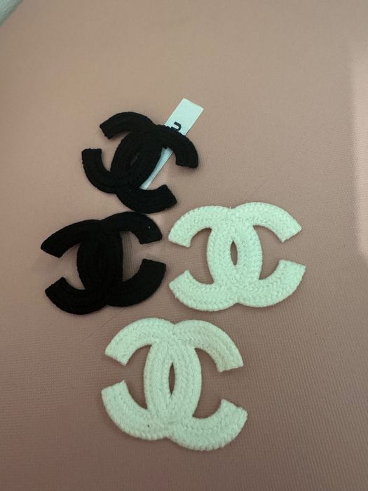 нашивки Chanel на одяг