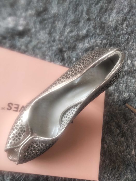 Sapatos dourados samelli tam 35