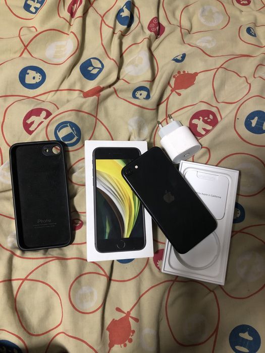 Продам айфон SE 2020