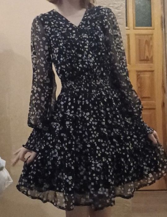 Ніжна чорна сукня