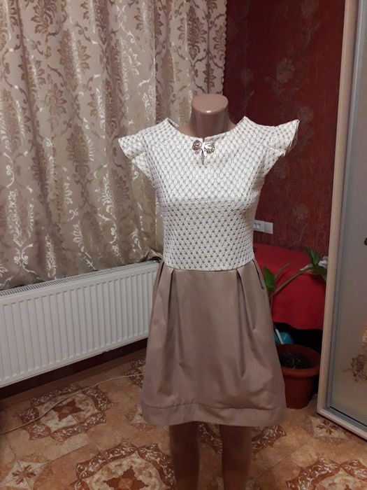 Сукня бежева жіноча