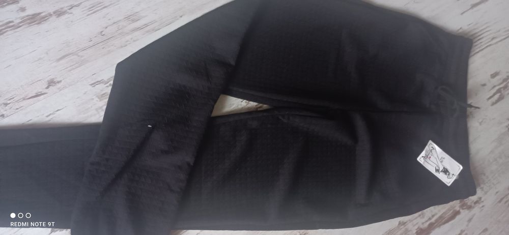 Dresy czarne w kratę