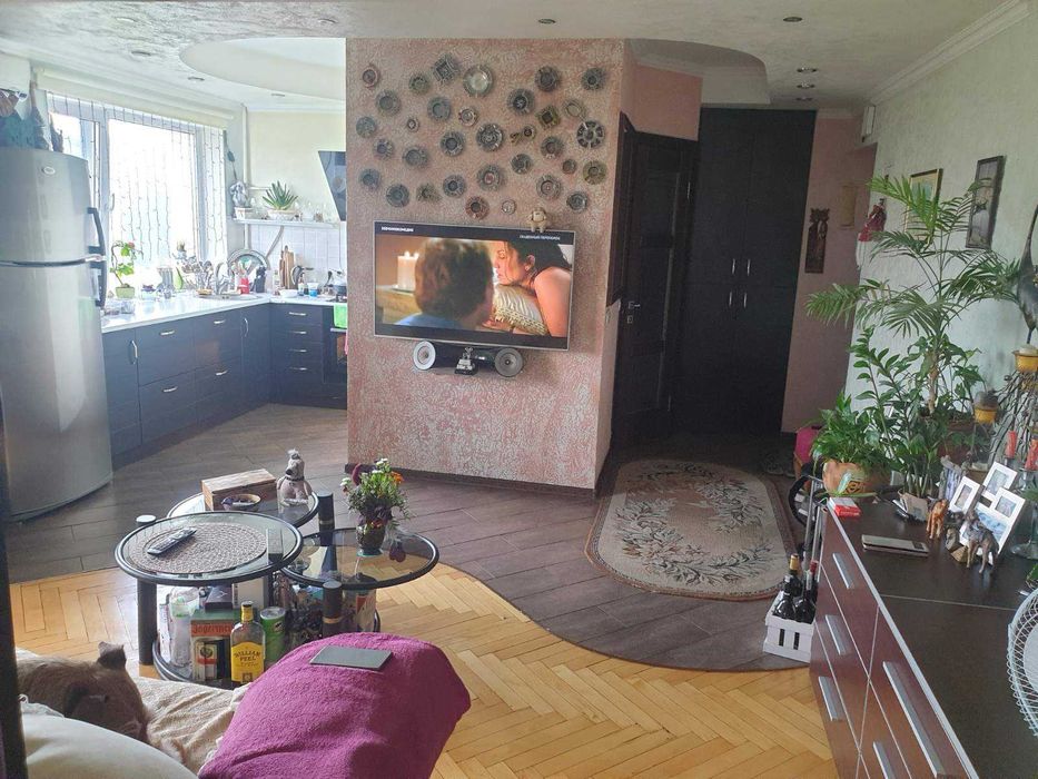 Сдаю 2 комнатную студию просп. Голосеевский 82