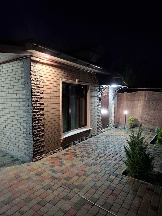 Продам уютный новый теплый дом с беседкой.