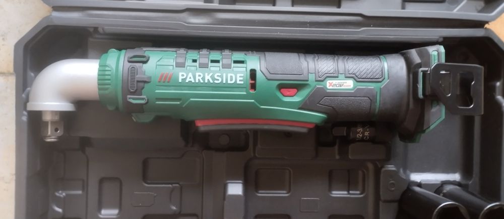 Aparafusadora de impacto angular Parkside a bateria 20V