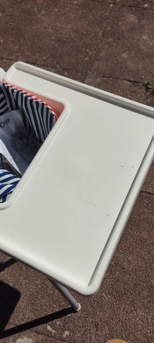 Cadeira Ikea Antilop com mesa e almofada