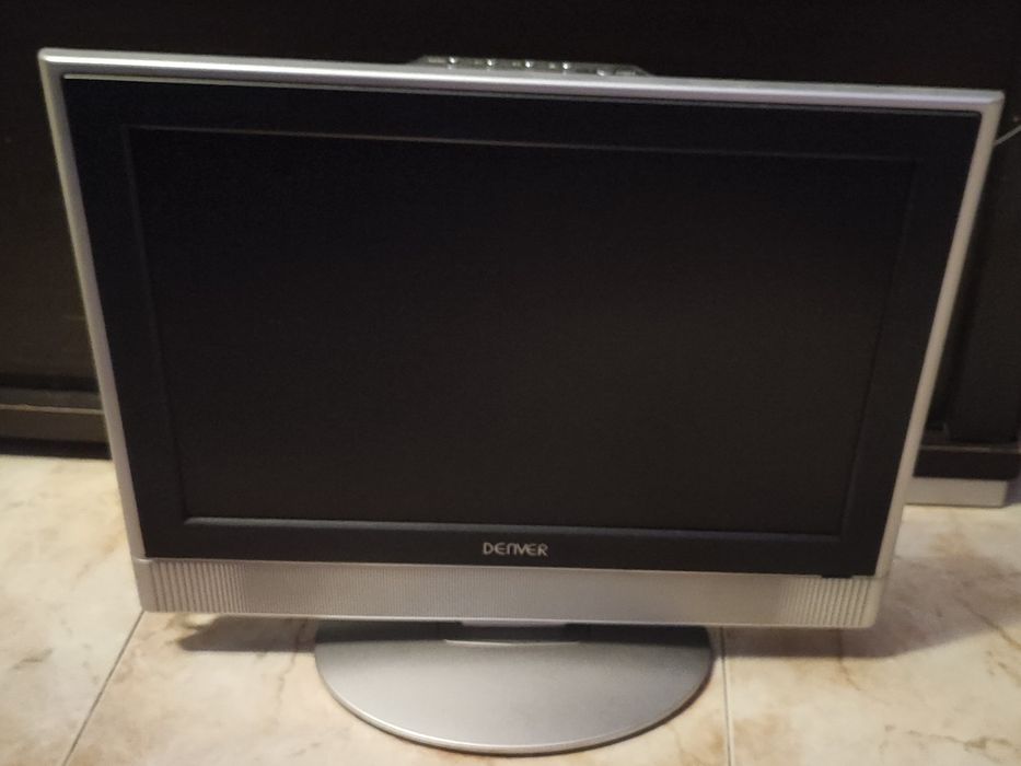 LCD TV with Built-in DVD Player64170307396995120