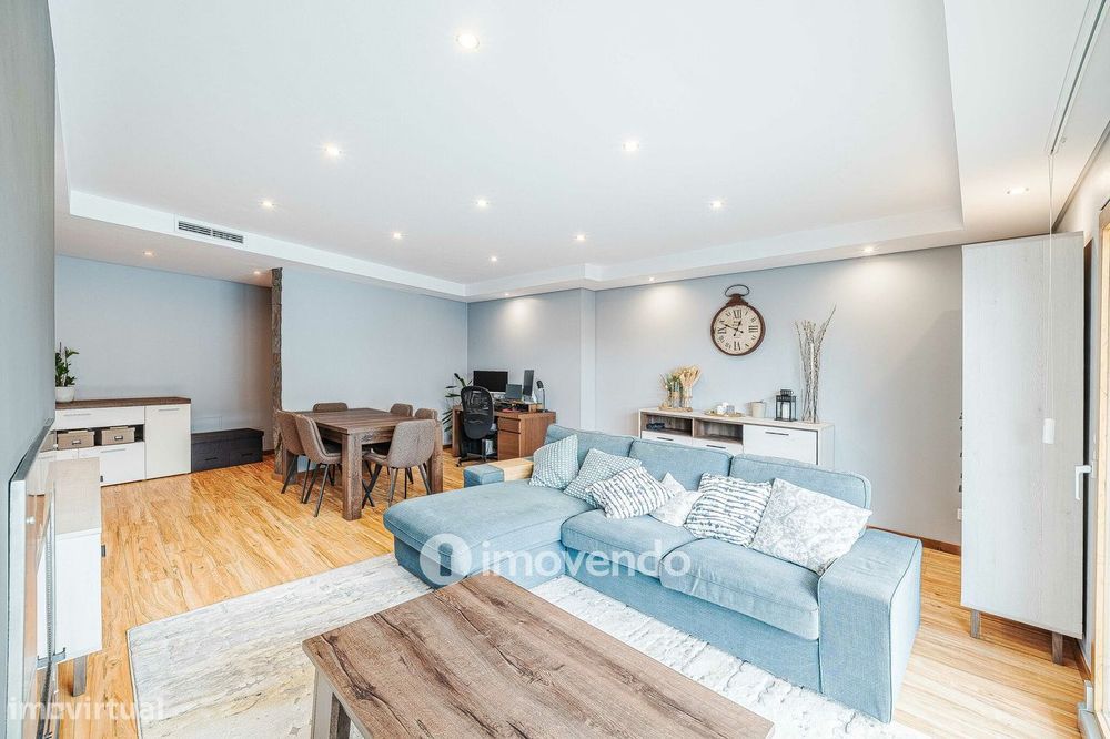 Apartamento T2 moderno, com garagem e varanda, no Milharado