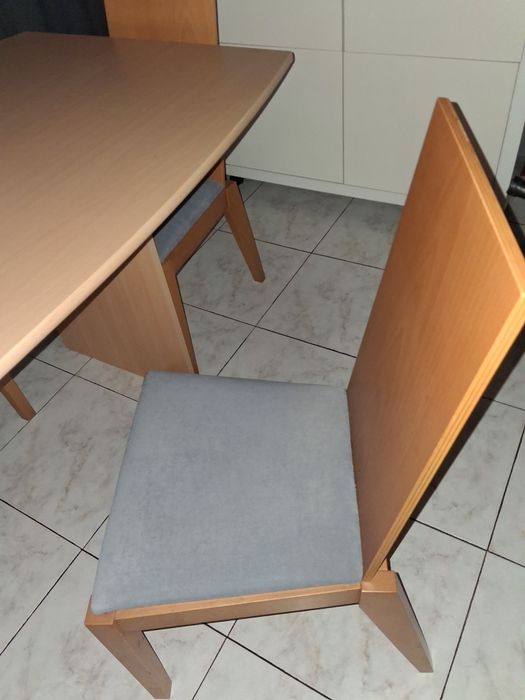 Mesa de jantar mais 4 cadeiras