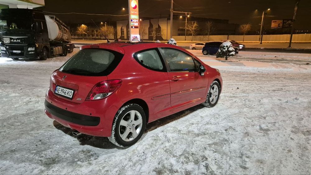 Продам свою крихітку у шикарному червоному кольорі