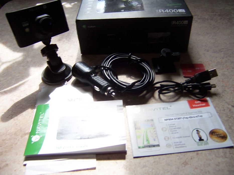 Wideorejestrator samochodowy NAVITEL R400