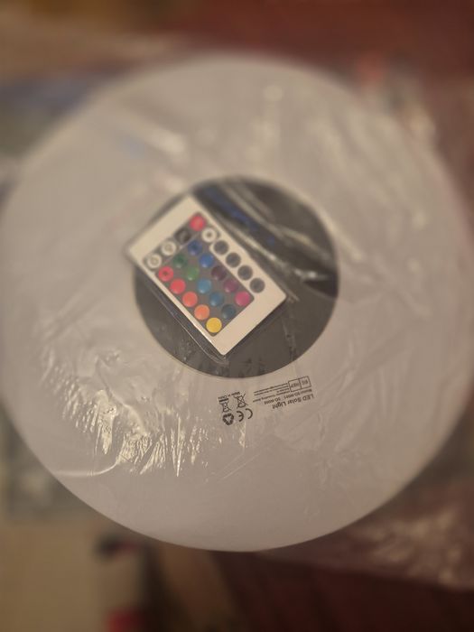 Duża nowa lampa solarna na wodę trawnik