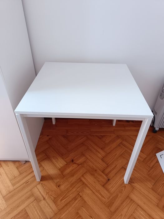 Mesa de cozinha ou de apoio como nova!