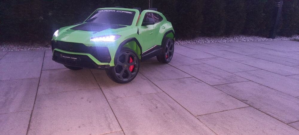Dla dziecka autko na akumulator.Auto Lamborghini,4x4. Akumulator 18ah