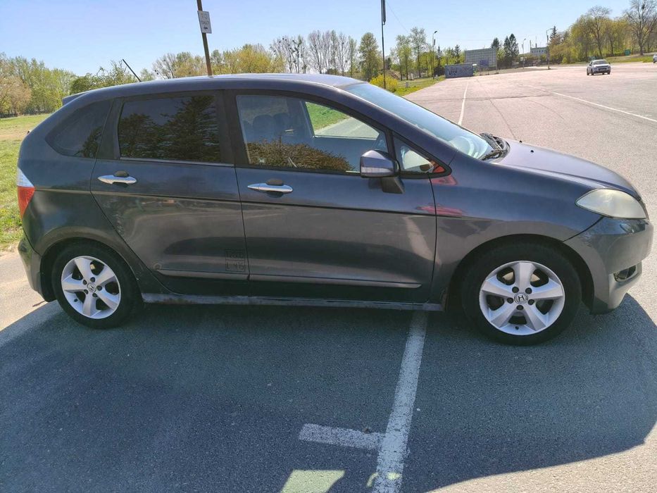 Samochód Honda FR-V