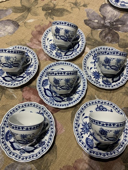 Kahla filizanki i podstawki wzor cebulowy