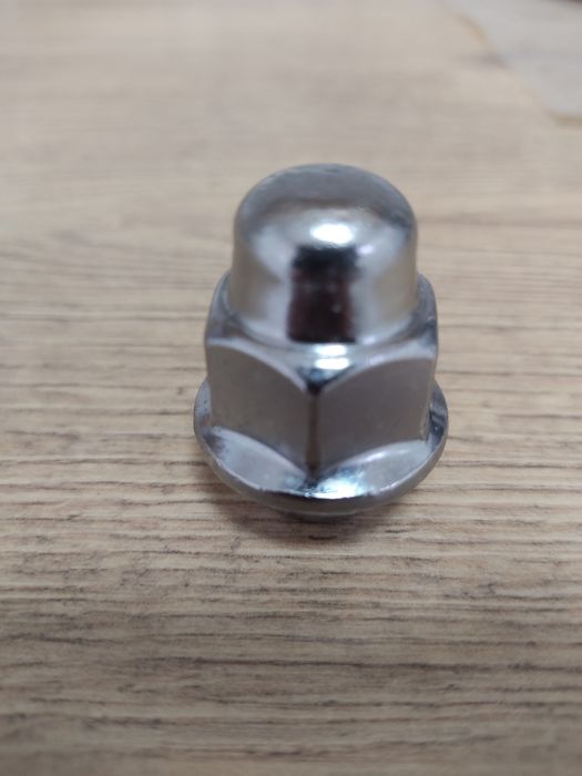 Шпилька колесная с гайкой Hyundai  H350