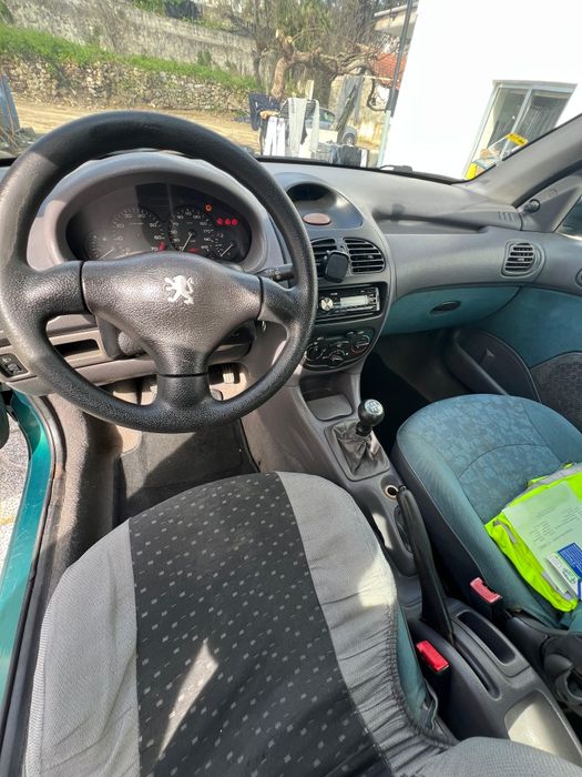 Peugeot 206, ano 98. Gasolina