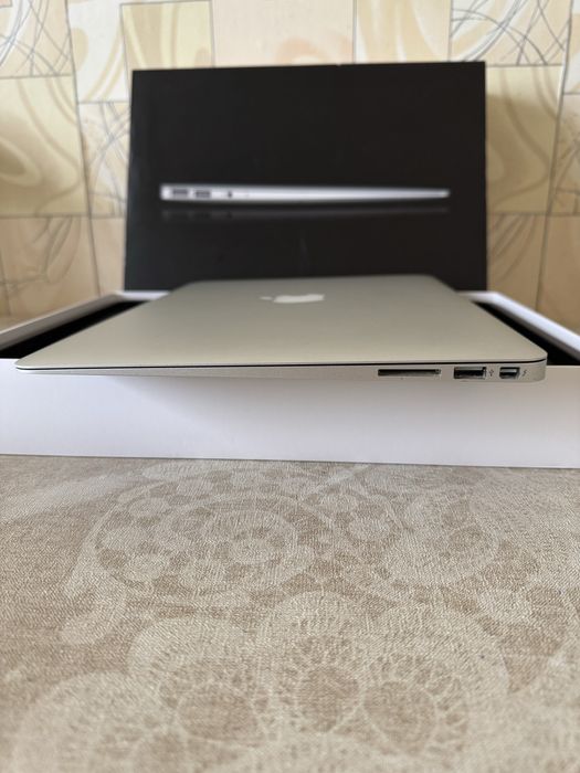 Продам MacBook Air 13 2013 i5 4/256 Gb