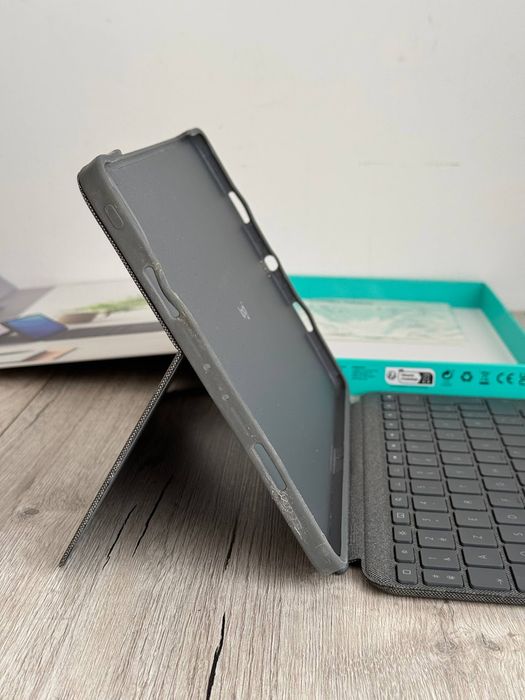 Чохол-клавіатура Logitech Combo Touch для iPad Pro 11 (920-010144)