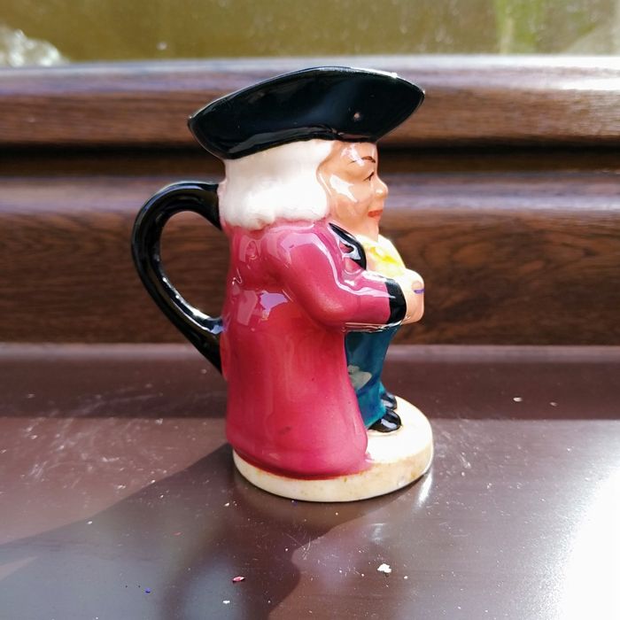 Stary kufel figuralny Anglia