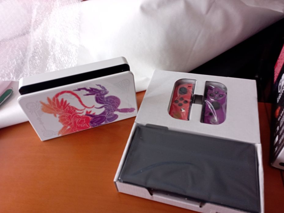Nintendo OLED limited Scarlett e violet