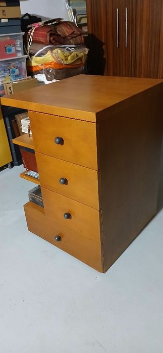 Móvel de quarto muito bom