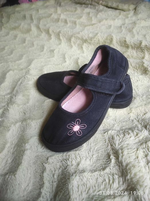 Dziewczęce czarne buty obuwie do szkoły 19.5 cm buciki na rzep